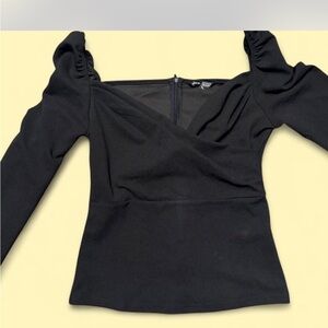 Elegant Black Women's long sleeve Top w open shoulders